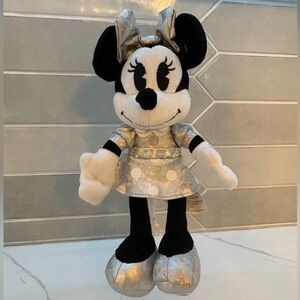 Disney 100 Years Of Wonder Minnie Mouse 9” Plush